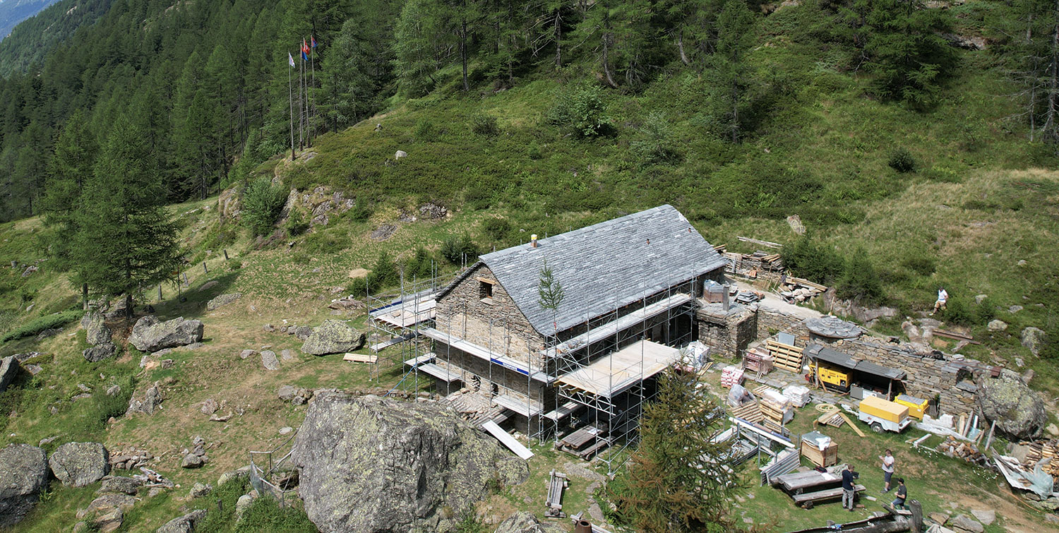 Capanna Soveltra : quand la relève suisse du carrelage redonne vie à un refuge alpin